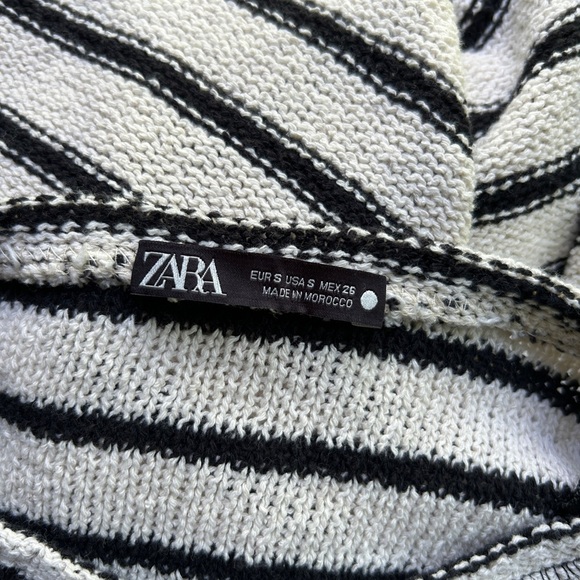 ✨3 for $18✨ ZARA Cream and Black Knitted Striped Sweater - Picture 8 of 8